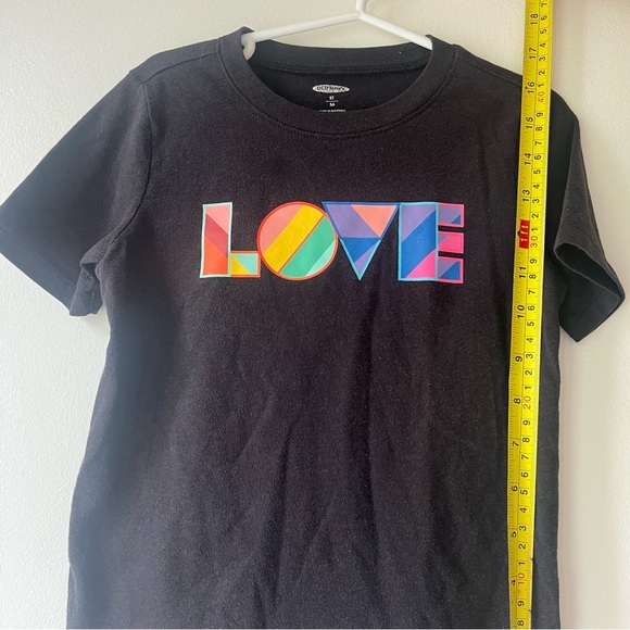 🌼 5/$25 Old Navy LOVE Pride Graphic Tee 5T Black Rainbow Shirt Unisex Kids - Picture 5 of 9